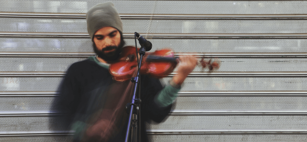 Musiker/Artist spielt Geige