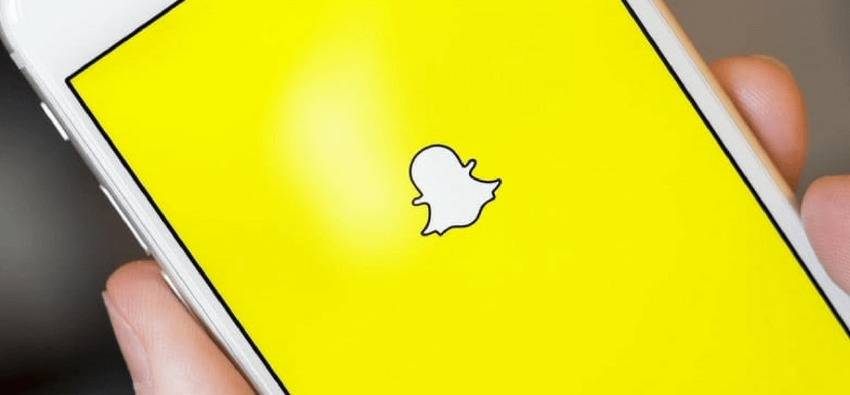 Smartphone mit Snapchat Logo am Display